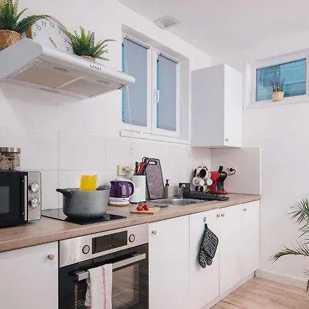 5 Min To Citycenter - House & Garden - Netflix, Playstation & Wifi Sofia